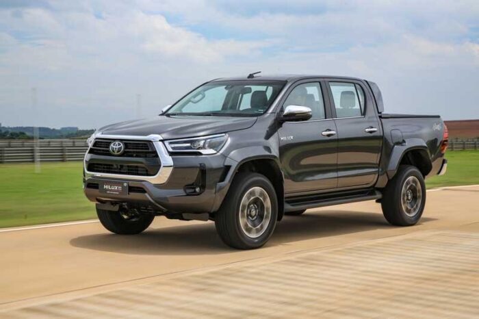 Hilux SRX Plus traz recursos e visual da GR-Sport com preço próximo ao da SRX